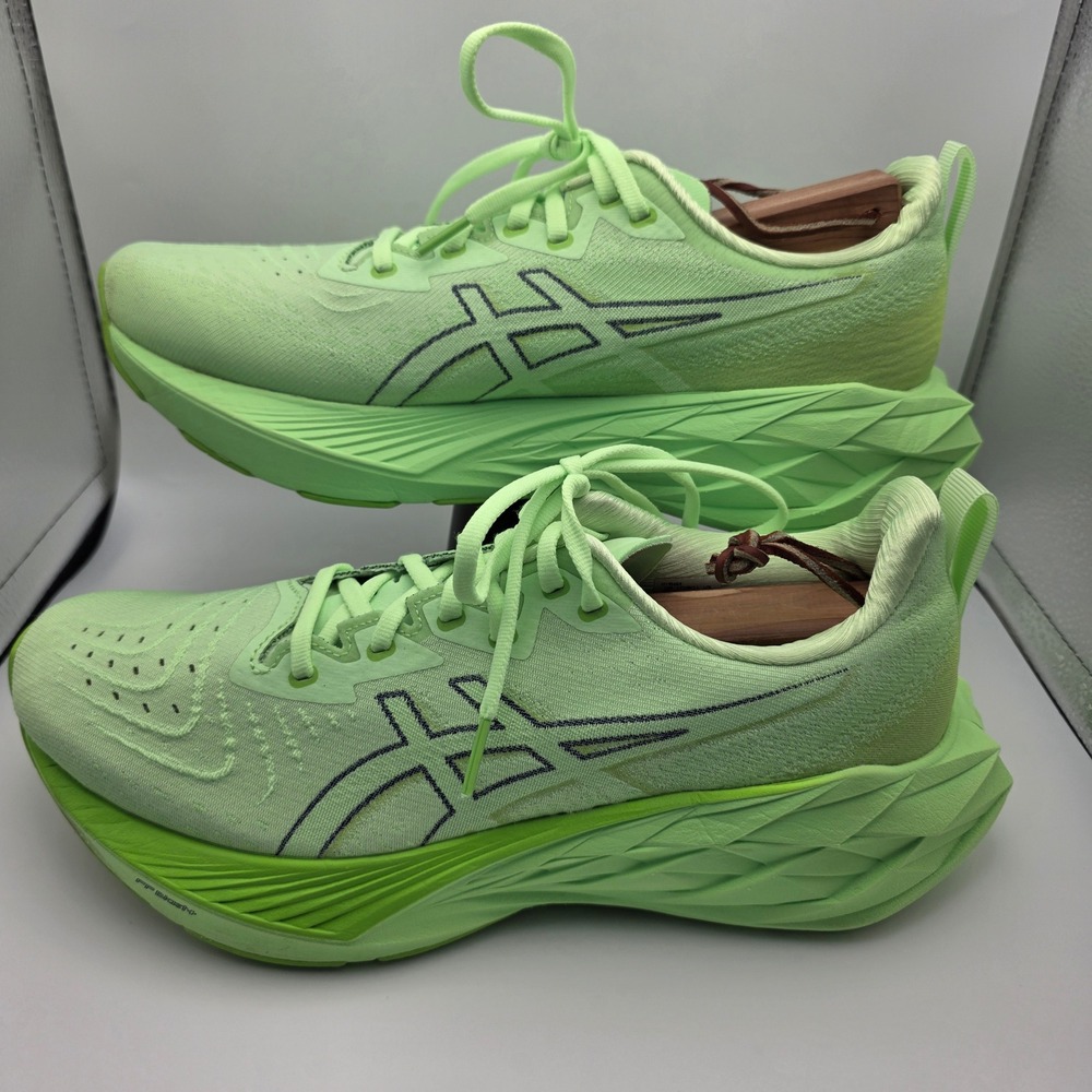 ASICS Novablast 4 Mens Running Shoes Illuminate Green Lime Burst Size 9